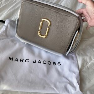 BNWT Marc Jacobs soft shot 27